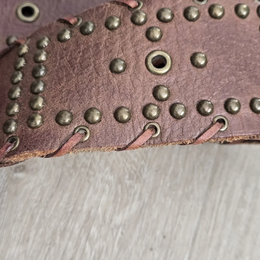Express Vintage Leather Whipstitch Studded Western Belt with Brass Buckle Size M